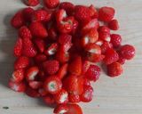 A picture of step 1 of Strawberry smoothie.