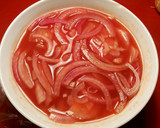 Foto del paso 4 de la receta: Ensalada vegana de tomates, en salsa picante con mandarina