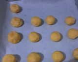 Foto langkah ke 3 dari resep Round Sugar Butter Cookies.