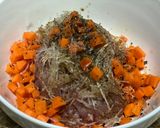 รูปขั้นตอนการทำที่ 2 ของ ต้มจืดเต้าหู้ หมูสับวุ้นเส้น