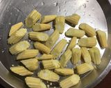 A picture of step 2 of Chilli Baby Corn.
