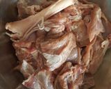 A picture of step 1 of Mutton yakhni pulao.