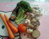 Foto langkah ke 1 dari resep Tumis brokoli wortel dan jamur.