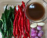 Foto langkah ke 2 dari resep Ikan Pindang Tongkol Chili Padi.