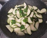 Foto del passaggio 1 della ricetta Frittatine alle zucchine finger food