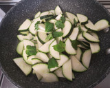 Foto del passaggio 1 della ricetta Frittatine alle zucchine finger food