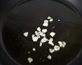 Foto del paso 4 de la receta: Pescada con almejas y gulas