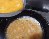 A picture of step 4 of Italian egg soup.
