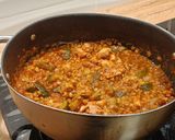 Foto del paso 5 de la receta: Lentejas con pollo y calabacín al curry rojo