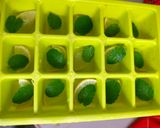 Foto langkah ke 2 dari resep Lemon Mint Iced Cubes Coffee.