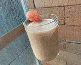 Foto del paso 3 de la receta: Jugo🍹🥛🍯 de pomelo🍊, plátano🍌 y leche condensada🥛🧃🍯