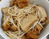 A picture of step 10 of Sambal bean sprouts with fish cake and fried tofu puff.