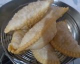 गुजिया (gujiya recipe in Hindi) रेसिपी चरण 5 फोटो