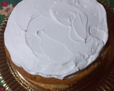 Foto del paso 1 de la receta: Torta de cumpleaños con crema chantilly. Y topper de bts