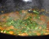 A picture of step 4 of Desi Murgh Curry.