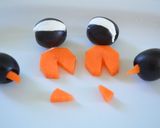 Foto del paso 3 de la receta Pingüinos de aperitivo!!
