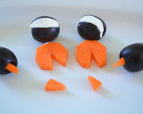 Foto del paso 3 de la receta: Pingüinos de aperitivo!!