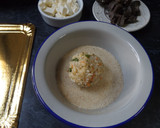 Foto del paso 3 de la receta: Bolas de arroz rellenas de morcilla