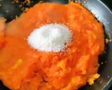 A picture of step 3 of Papaya Halwa.