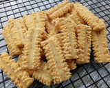 Foto langkah ke 4 dari resep Kue Semprit Keju.