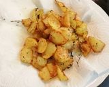 Foto del paso 4 de la receta Patatas cantoneras con ajos fritos al aroma de tomillo