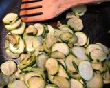 Une image de l'étape 1 de Tresse feuilletée courgettes et saumon.