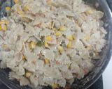 A picture of step 4 of Chicken cheese white sauce farfalle pasta.