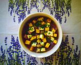 Joghurtos lilahagymaleves medve sajttal és pirított zsemlekockával 👌 recept fázis 5 fotója