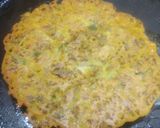 A picture of step 4 of Mooth daal cheela flowers.
