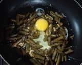 Foto del paso 2 de la receta: Chauchas rápidas con ajillo y huevo