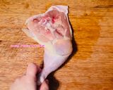 烤雞腿「雞腿去骨並不難，看看不專業去骨法」的食譜步驟1照片