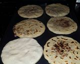 Foto del paso 5 de la receta: Pupusas de queso con frijoles y lorocos