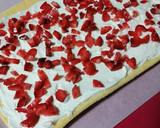 Foto del paso 8 de la receta: Brazo gitano de fresas con nata