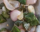 A picture of step 1 of Kadhai Paneer.