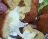 Foto del passaggio 3 della ricetta Crocchette di patate con il cuore di formaggio