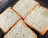 A picture of step 2 of Garlic Cheese Chilli Toast.