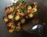 Foto langkah ke 3 dari resep Tumis Tahu Tempe dan Telur Puyuh.