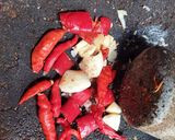 Foto langkah ke 2 dari resep Udang, telur puyuh sambal pedas.