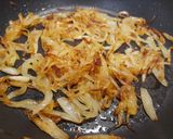 Foto del paso 1 de la receta: Tortilla de patatas al vapor con cebolla