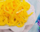 Hình bước làm 3 của món Mứt dừa dẻo sầu riêng màu vàng của hạt dành dành
