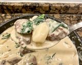 Foto del paso 8 de la receta Solomillo de cerdo con salsa roquefort, peras y espinacas