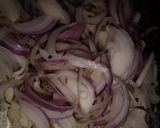 A picture of step 1 of Kairi piyaz hari mirch chutni😋کیری پیاز ہری مرچ چٹنی😋.