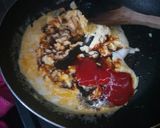 Foto langkah ke 2 dari resep Telur Orak Arik Kecap Praktis bin Laziis.