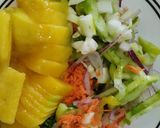 Foto del paso 2 de la receta: Ensalada de mango, zanahoria, tomate verde y cebolla morada😜🥙🥕