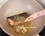 Foto langkah ke 6 dari resep Salmon steak with creamy mushroom sauce.