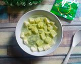 Foto langkah ke 3 dari resep Es Roti Tawar Matcha Latte.