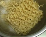 Foto langkah ke 2 dari resep Mie bungkus lumpia.