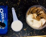 A picture of step 1 of Oreo Shake.