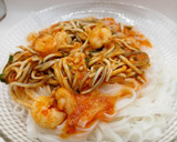 Foto del paso 7 de la receta: Noodles con gambas y angurinhas