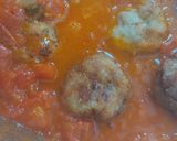 Foto del passaggio 6 della ricetta Polpette di carne tritata e ricotta al sugo